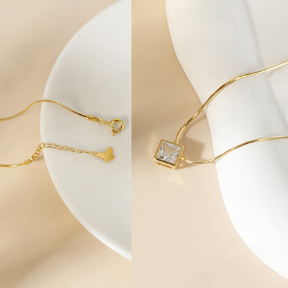 Niche sterling silver necklace with zircon